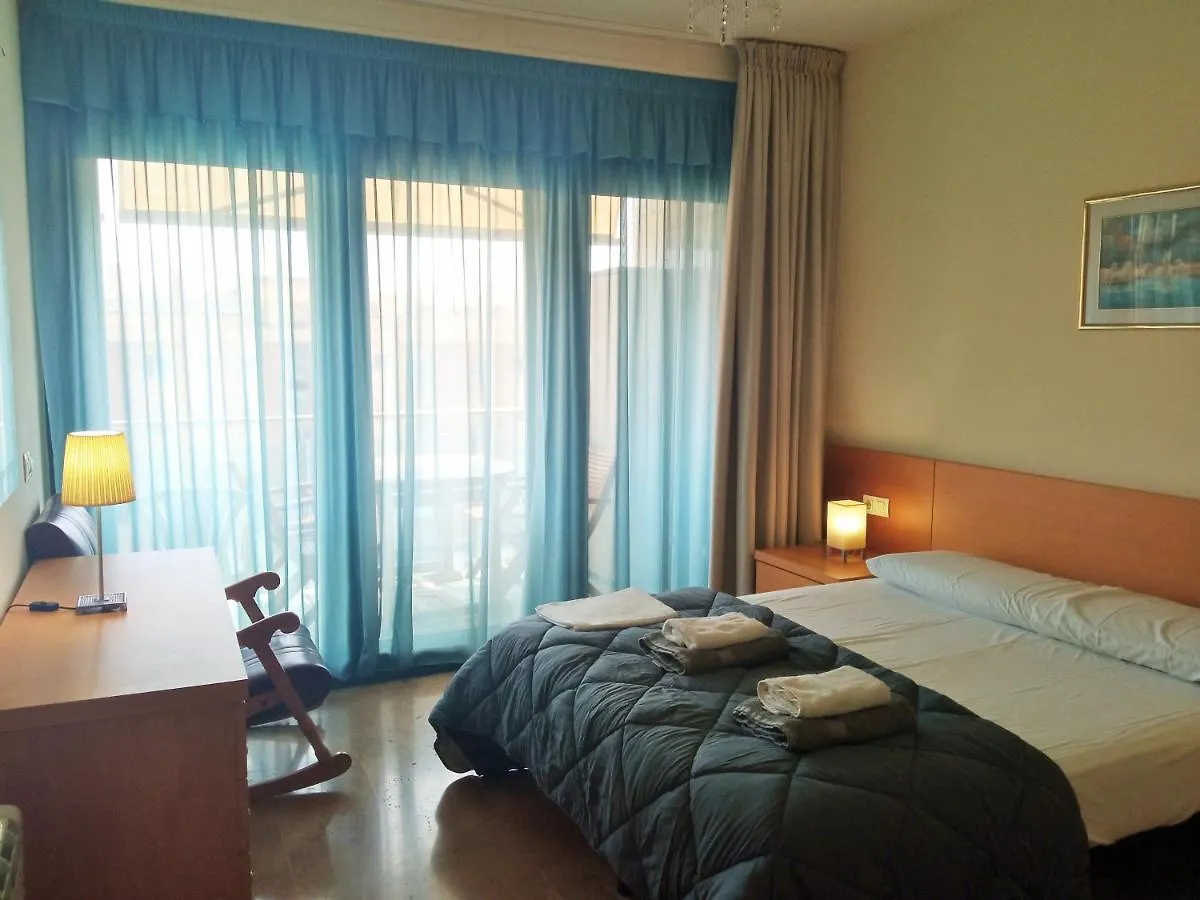 Апартаменты Apartamento Ainara Garden Family Льорет-де-Мар